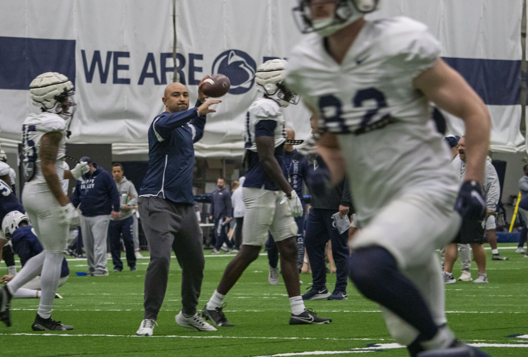 Penn State football practice, Stubbelfield throwing to Clifford (82)